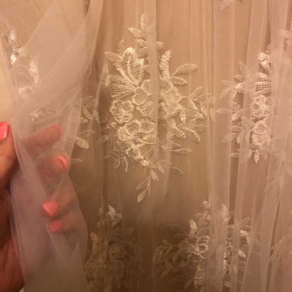 Boutique Dress with lace and tulle. Sooo pretty! - Picture 4 of 8